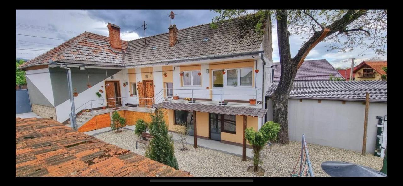La Nuc O Camera Săcele Exterior foto